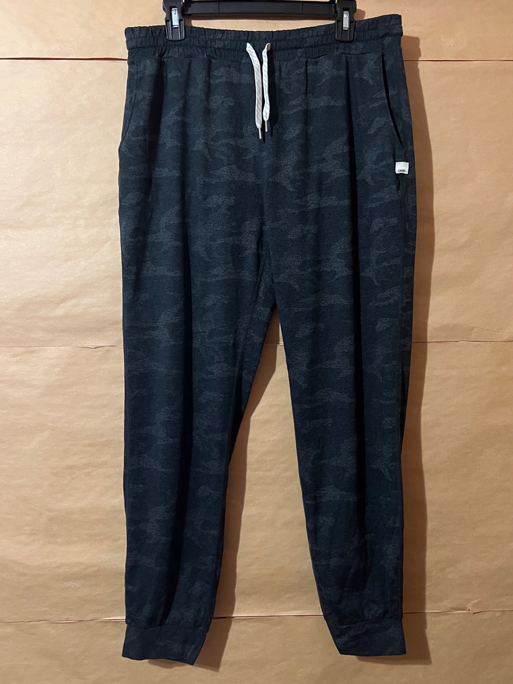 Vuori Performance Joggers DreamKnit Pants Pull-On Sweatpants Black Camo Size XL